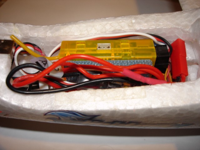 Modelo lleno de cables