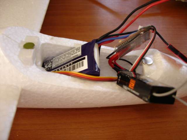 Movimiento de los cables entrando la LiPo