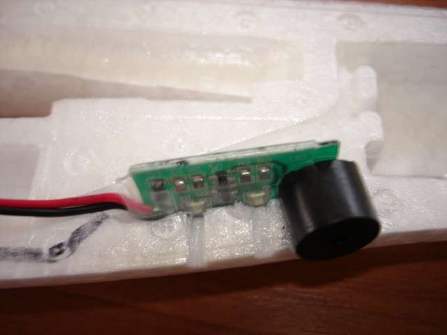 Salvalipos en su alojamiento, con ranura para los led