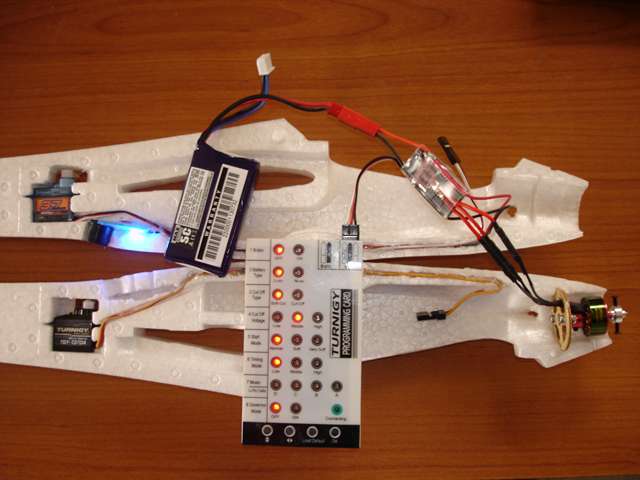 Vista de la instalaci&oacute;n el&eacute;ctrica del fuselaje