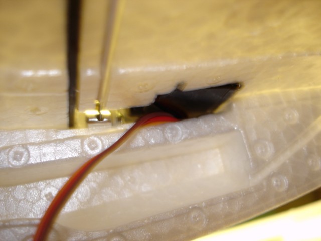 Encaje servo alerones