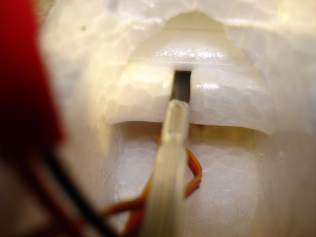 Acomodamos el cable bien plano