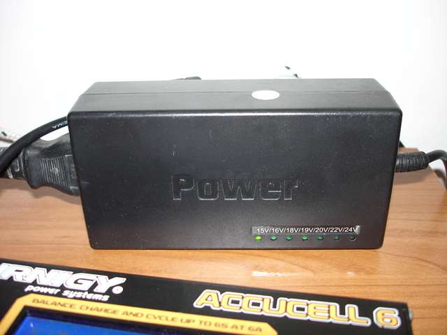 Fuente de port&aacute;til gen&eacute;rica con m&uacute;ltiples salidas